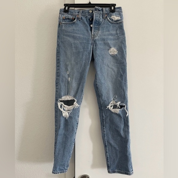 Levi's Premium Light Blue Distressed Wedgie Jeans - Picture 1 of 7